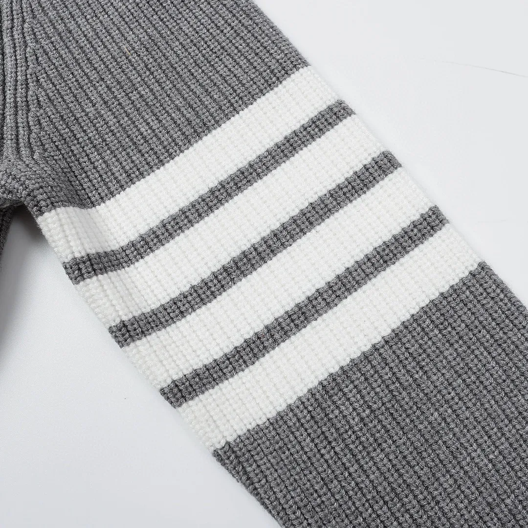 Thom Browne 22Ss Thom Browne ， 。 ， 。 Same Style ， Thom Browne Classic Shoes 。 “ ” ， 。 Size: S M L